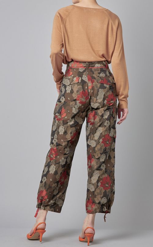 カモフラージュ柄カーゴパンツ