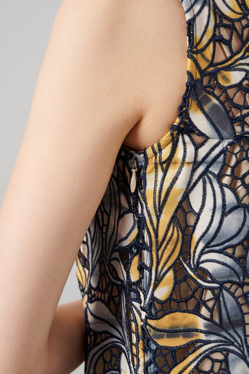 レーザーカットストレートドレス