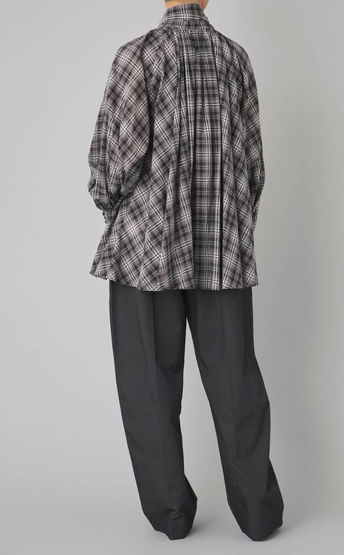 タイ付Vネックボリュームブラウス