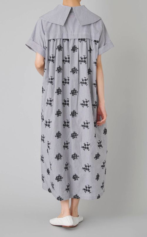 フラワー刺繍ビッグカラーワンピース