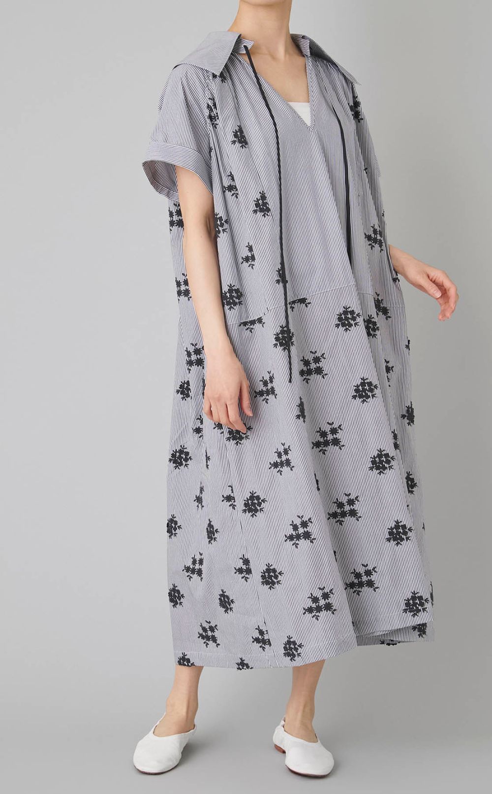 フラワー刺繍ビッグカラーワンピース