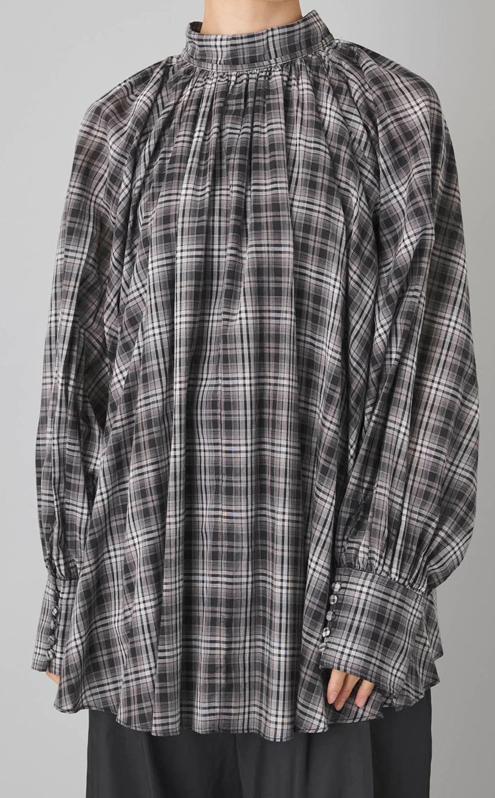 タイ付Vネックボリュームブラウス