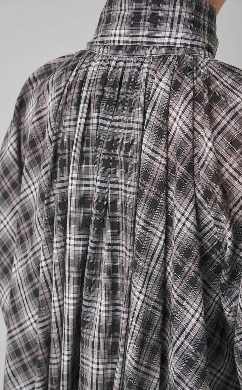 タイ付Vネックボリュームブラウス