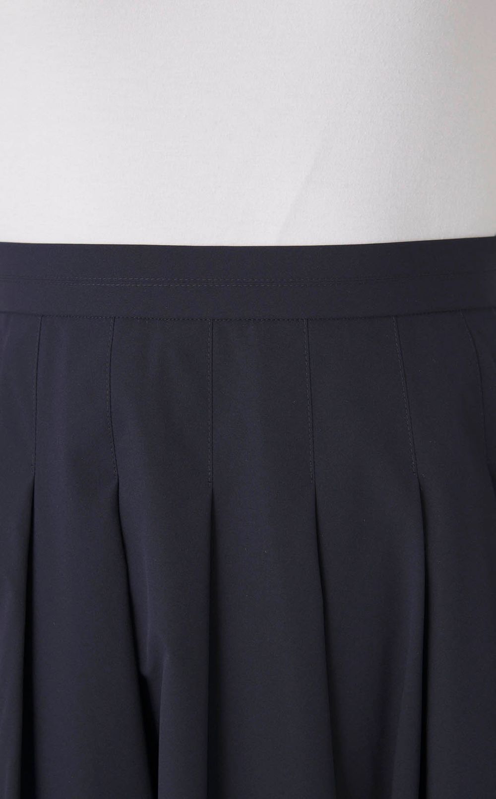 撥水タックフレアスカート