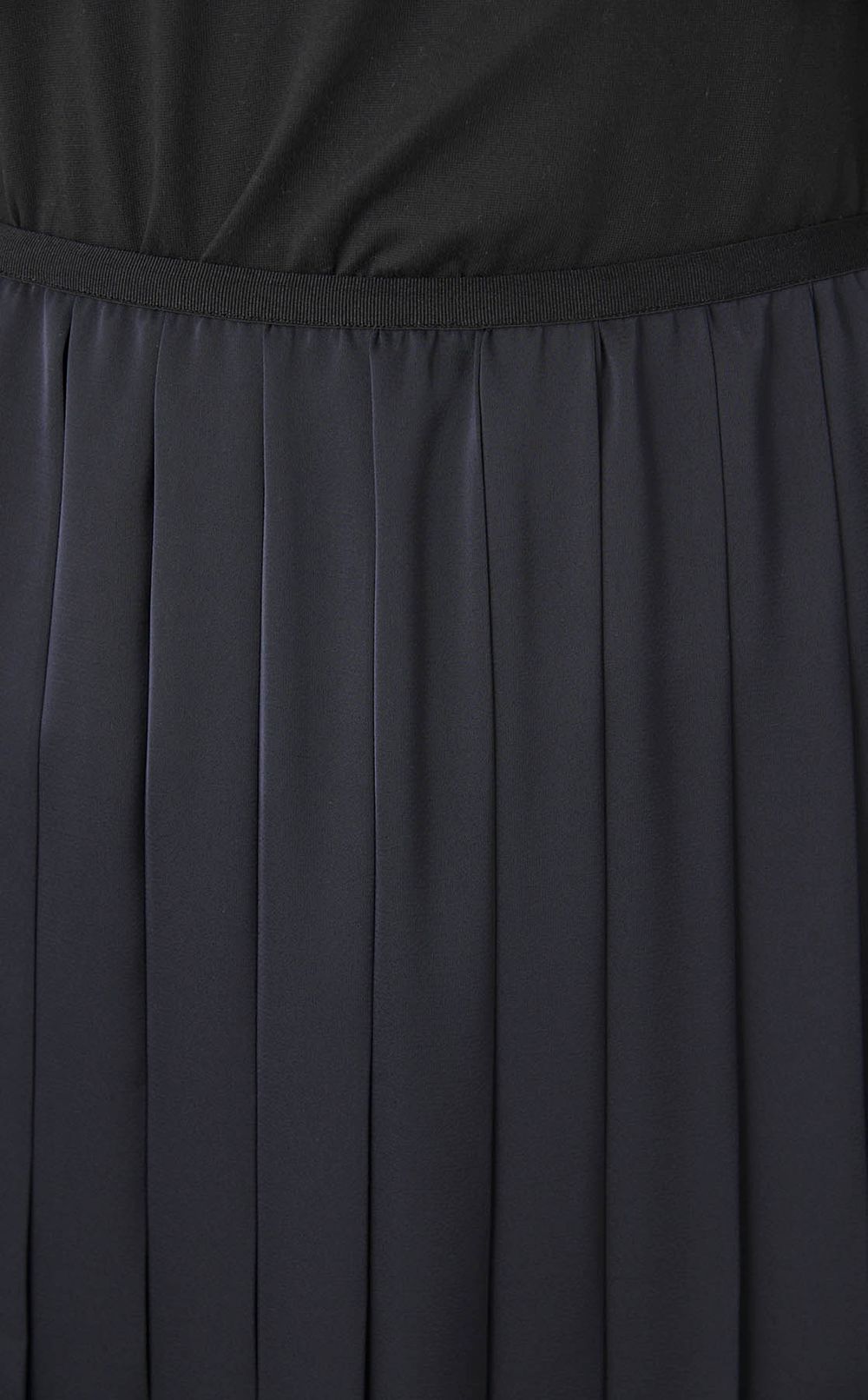 レーストリムサテンプリーツスカート