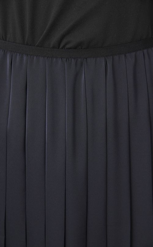 レーストリムサテンプリーツスカート