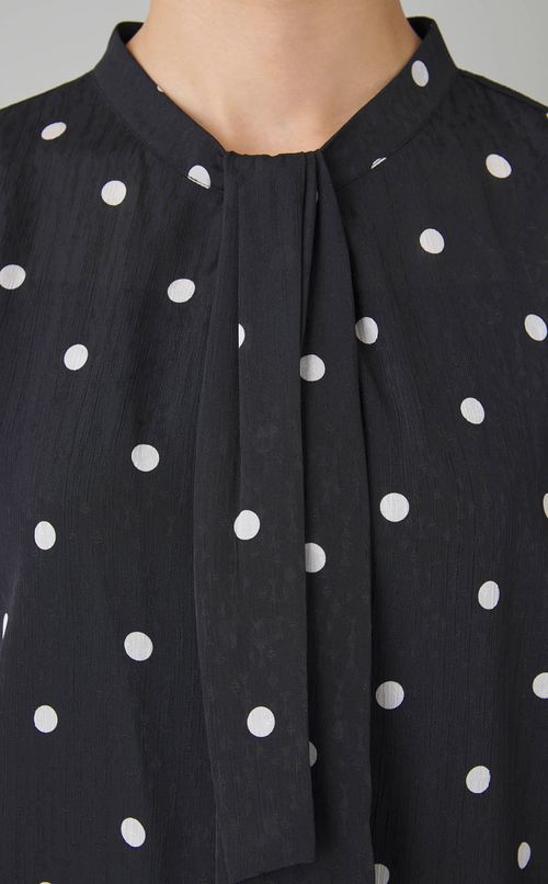 ポルカドットボウタイブラウス