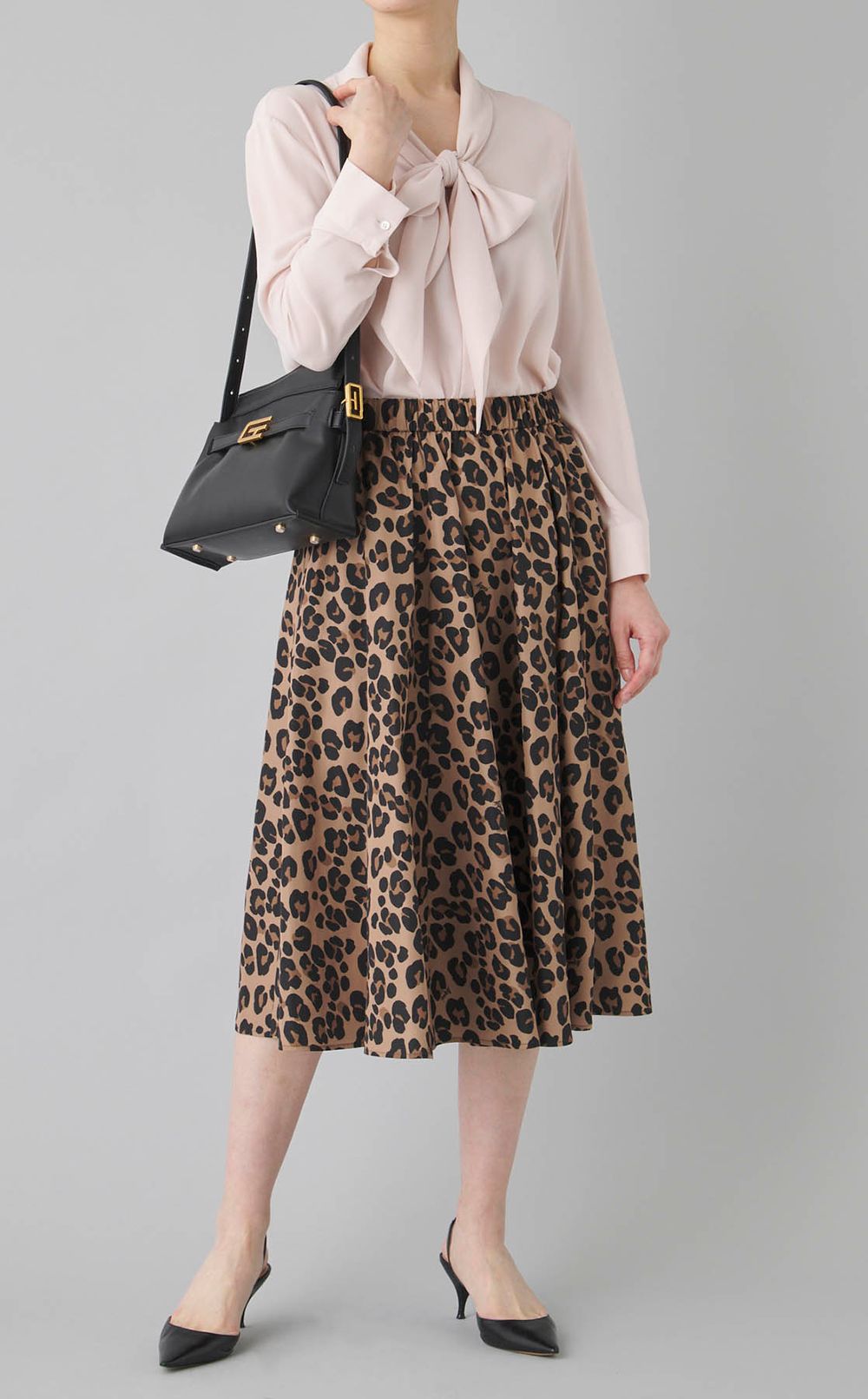 Vネックボウタイブラウス