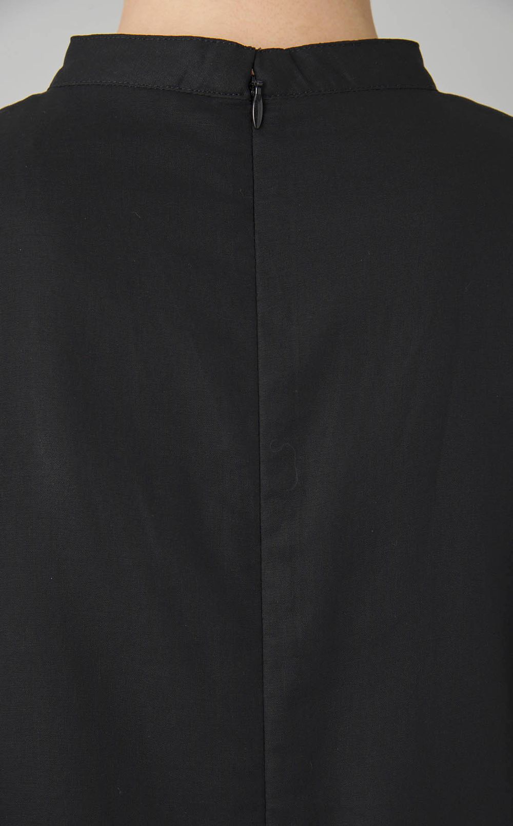 エンブロイダリーラッフルワンピース