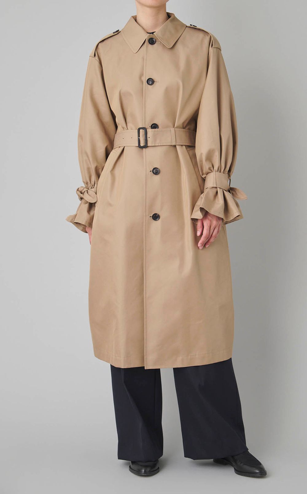 ボリュームスリーブロングコート