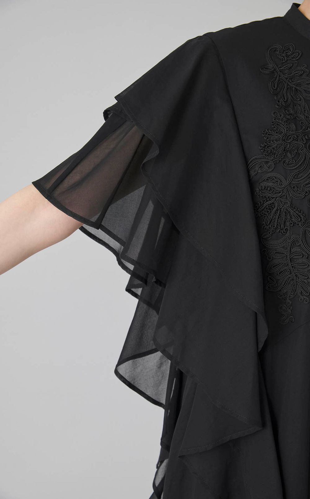 エンブロイダリーラッフルワンピース