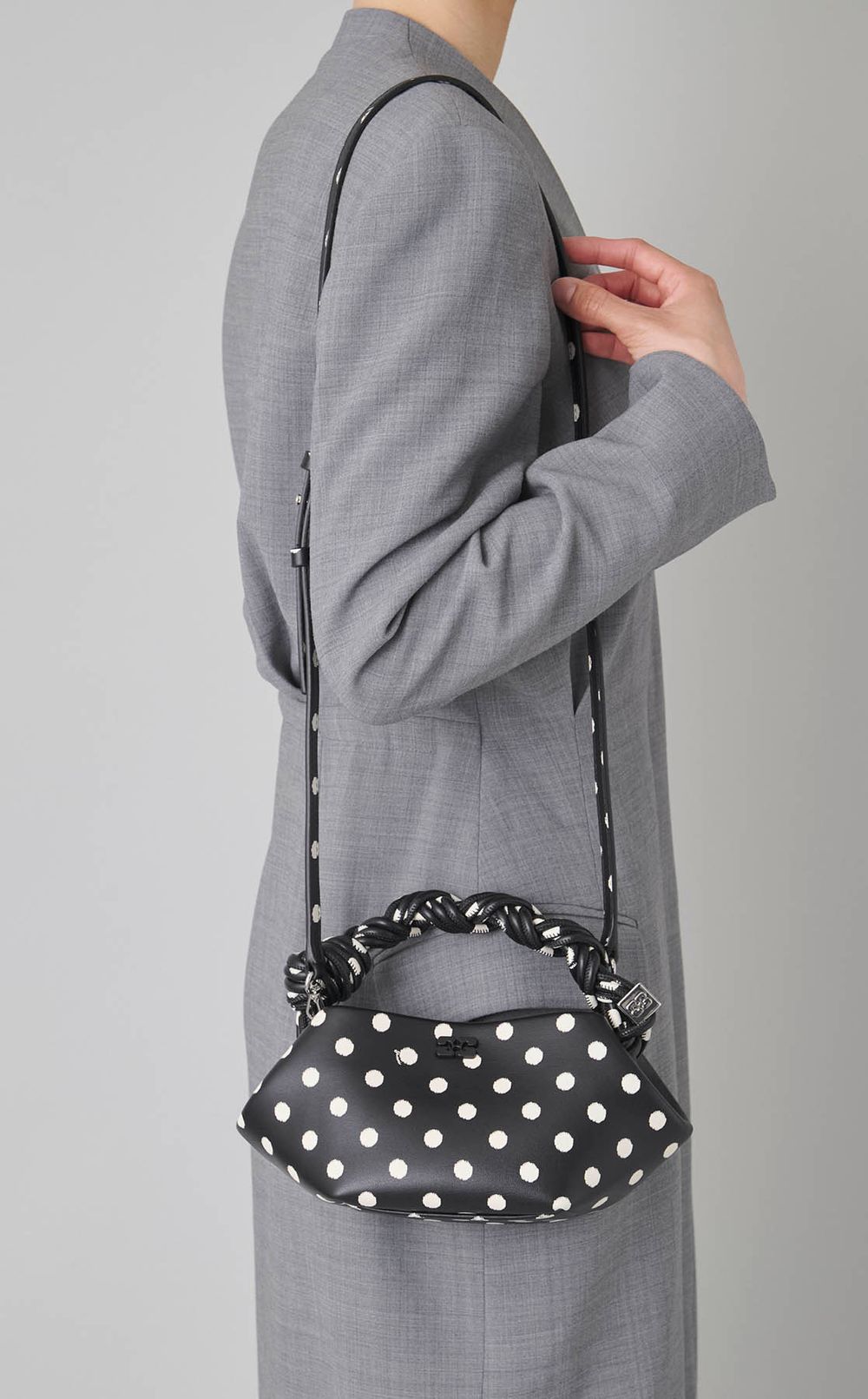 ドットプリントレザーショルダーバッグ