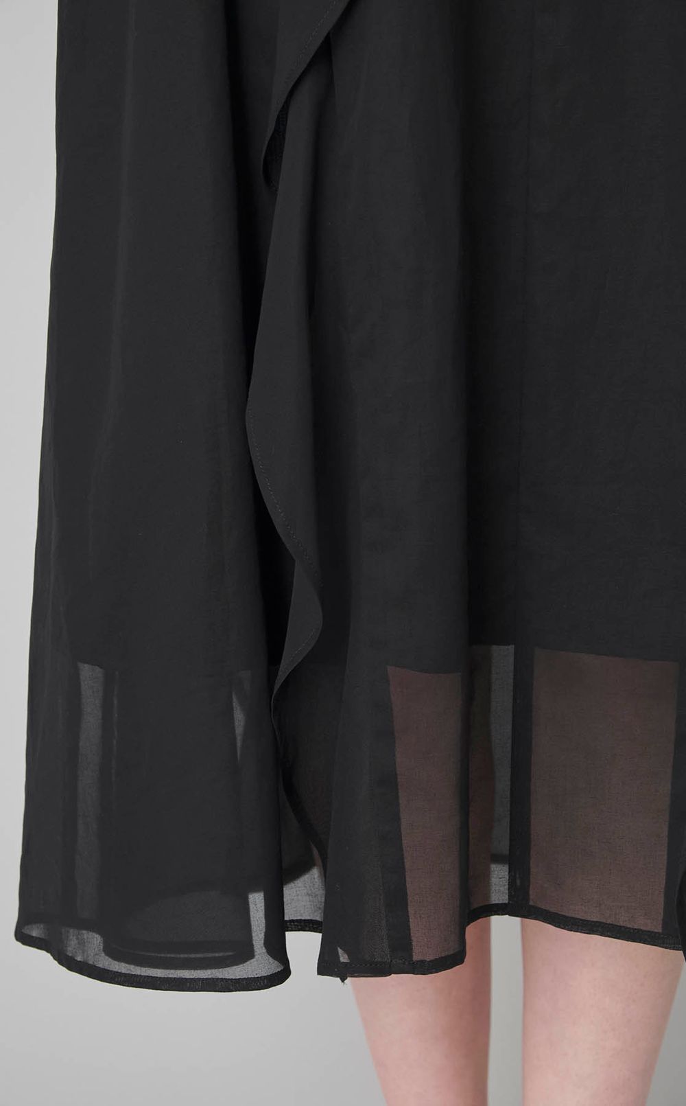 エンブロイダリーラッフルワンピース