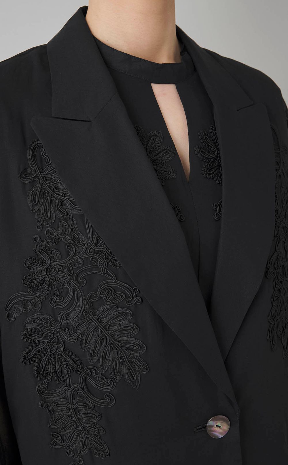 エンブロイダリーシアージャケット