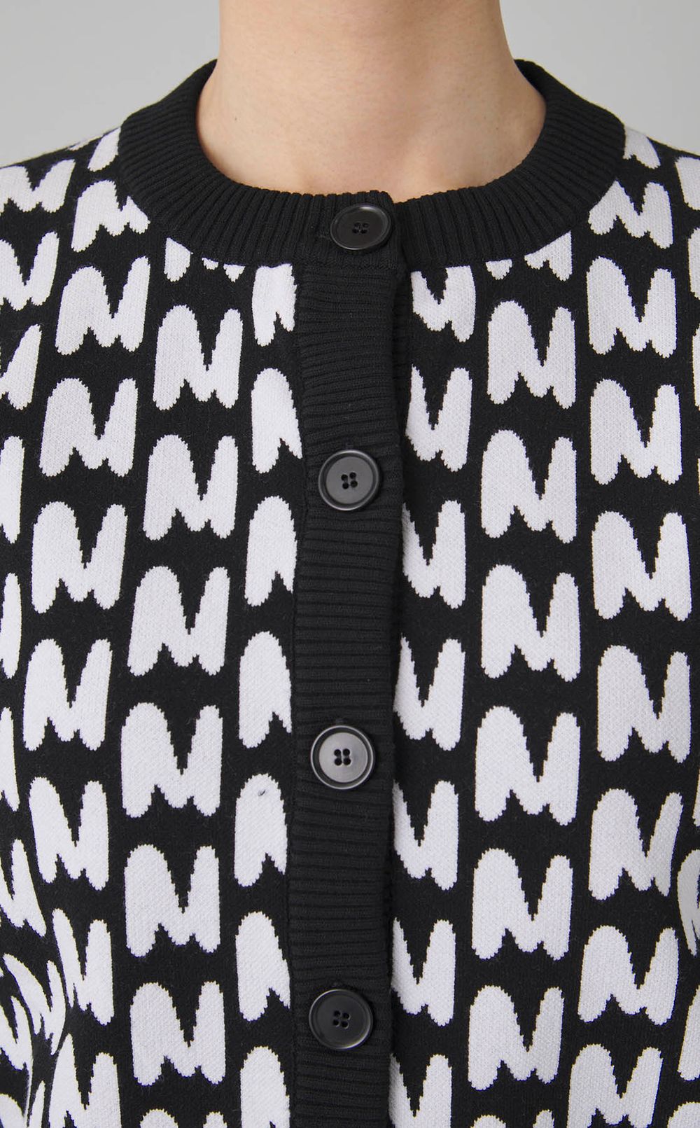 ロゴジャガードクルーネックカーディガン