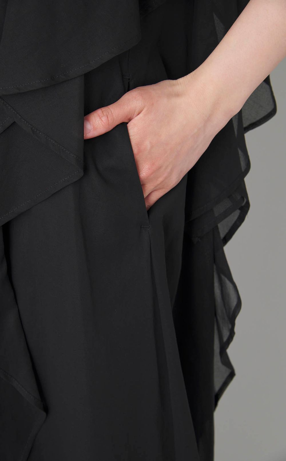 エンブロイダリーラッフルワンピース