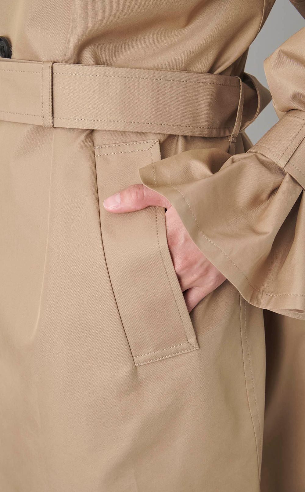 ボリュームスリーブロングコート