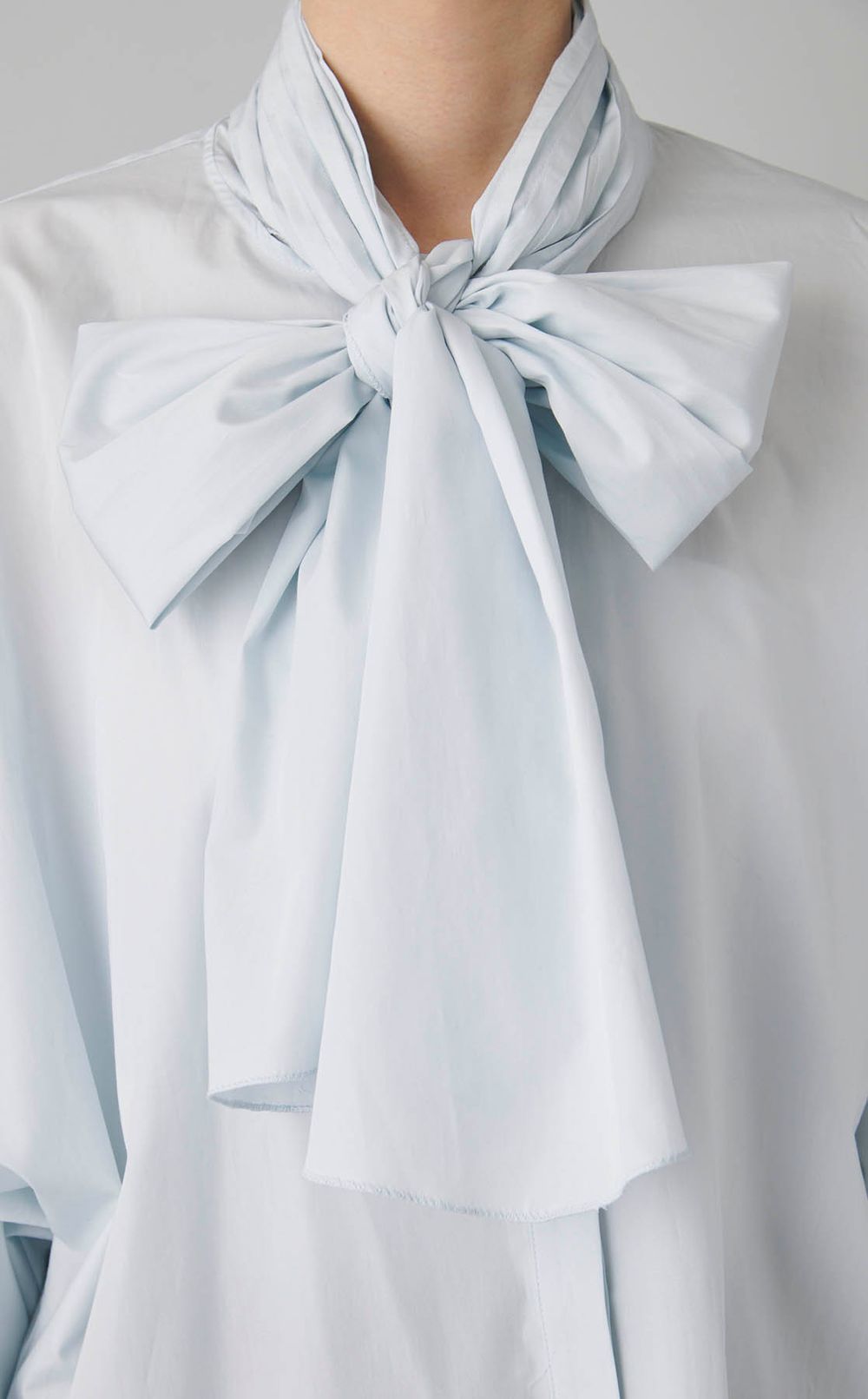 ボウタイリボンブラウス