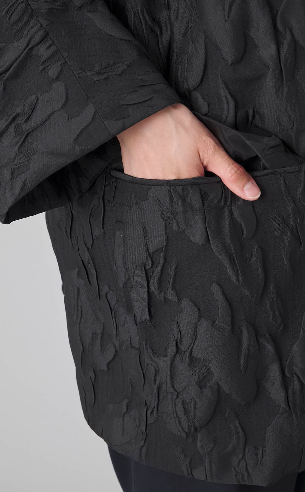 ドルマンスリーブジャガードコート