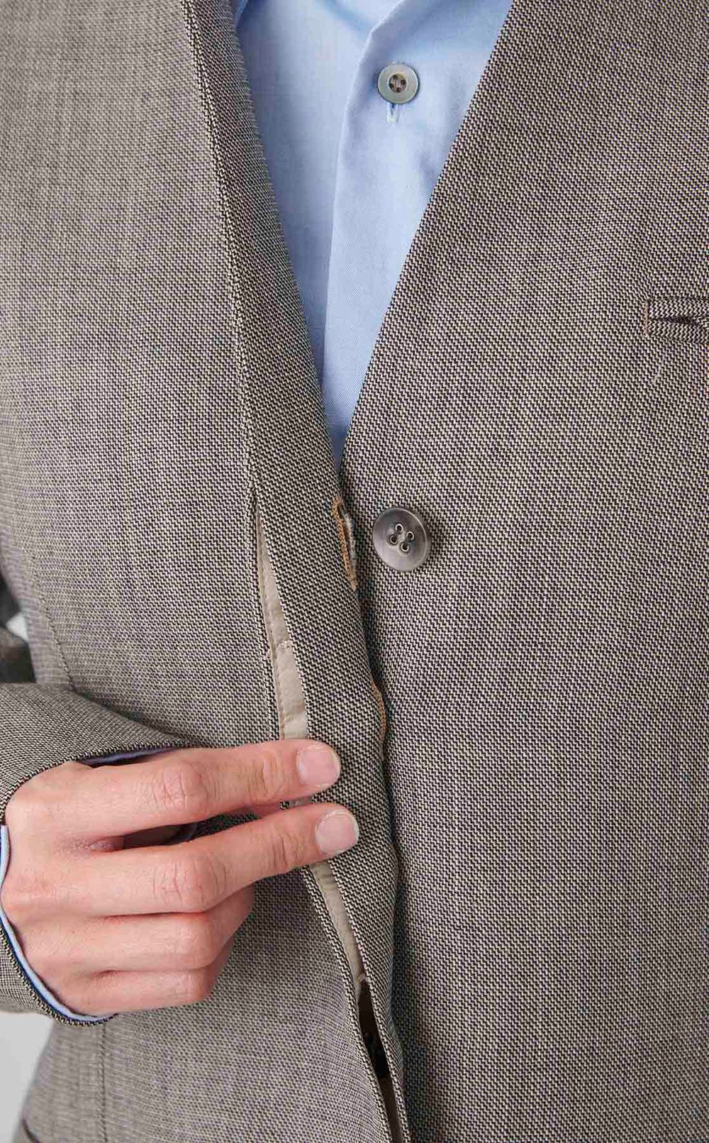 ノーカラーコンストラクティブ