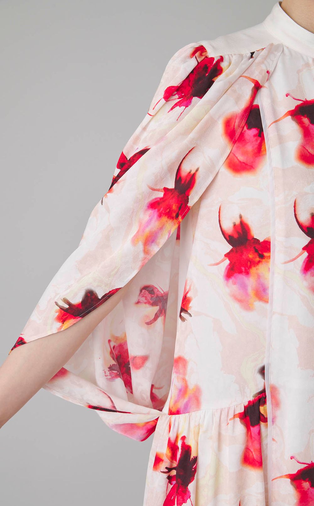 マーブルフラワープリントケープドレス