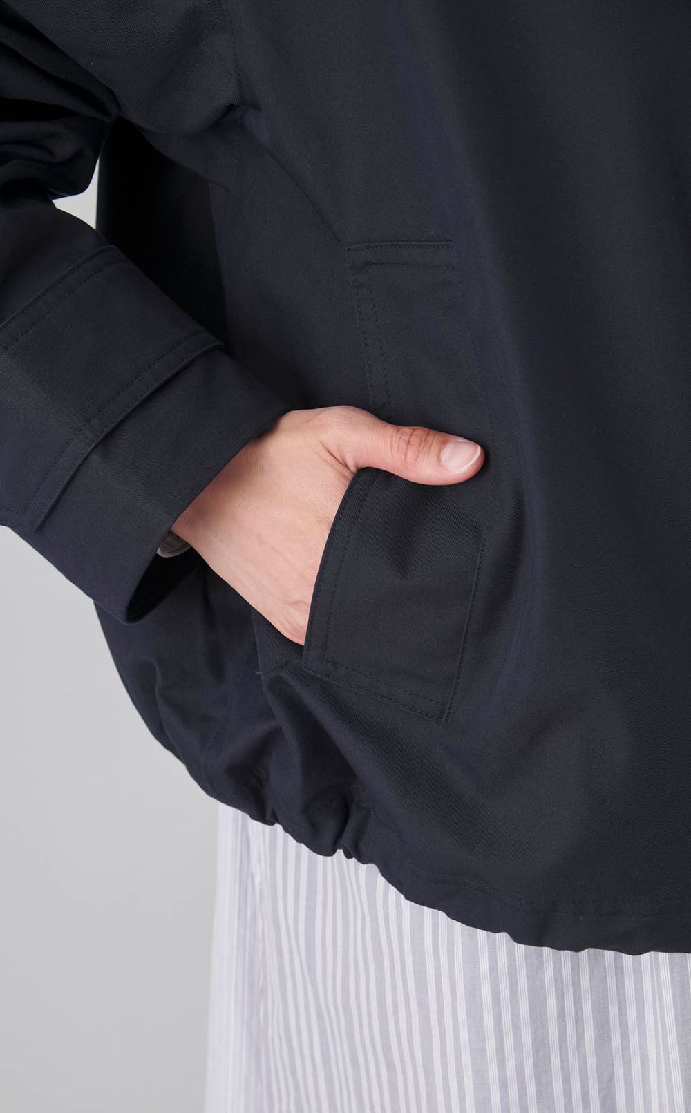 スタンドネック撥水ブルゾン