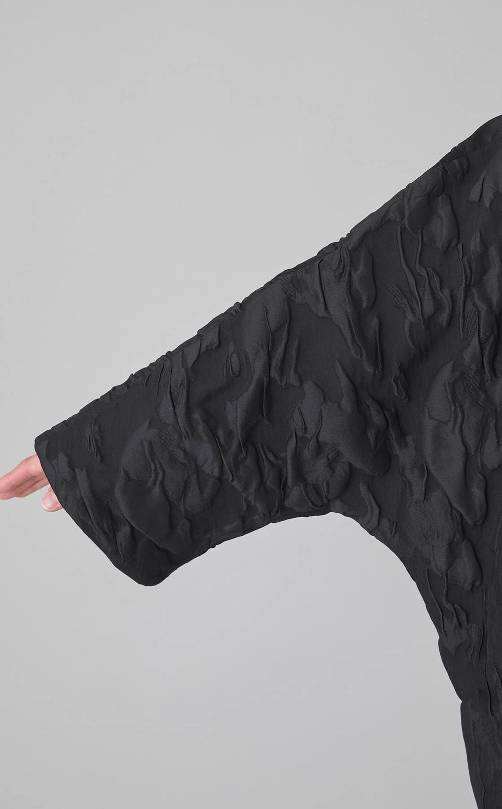 ドルマンスリーブジャガードコート