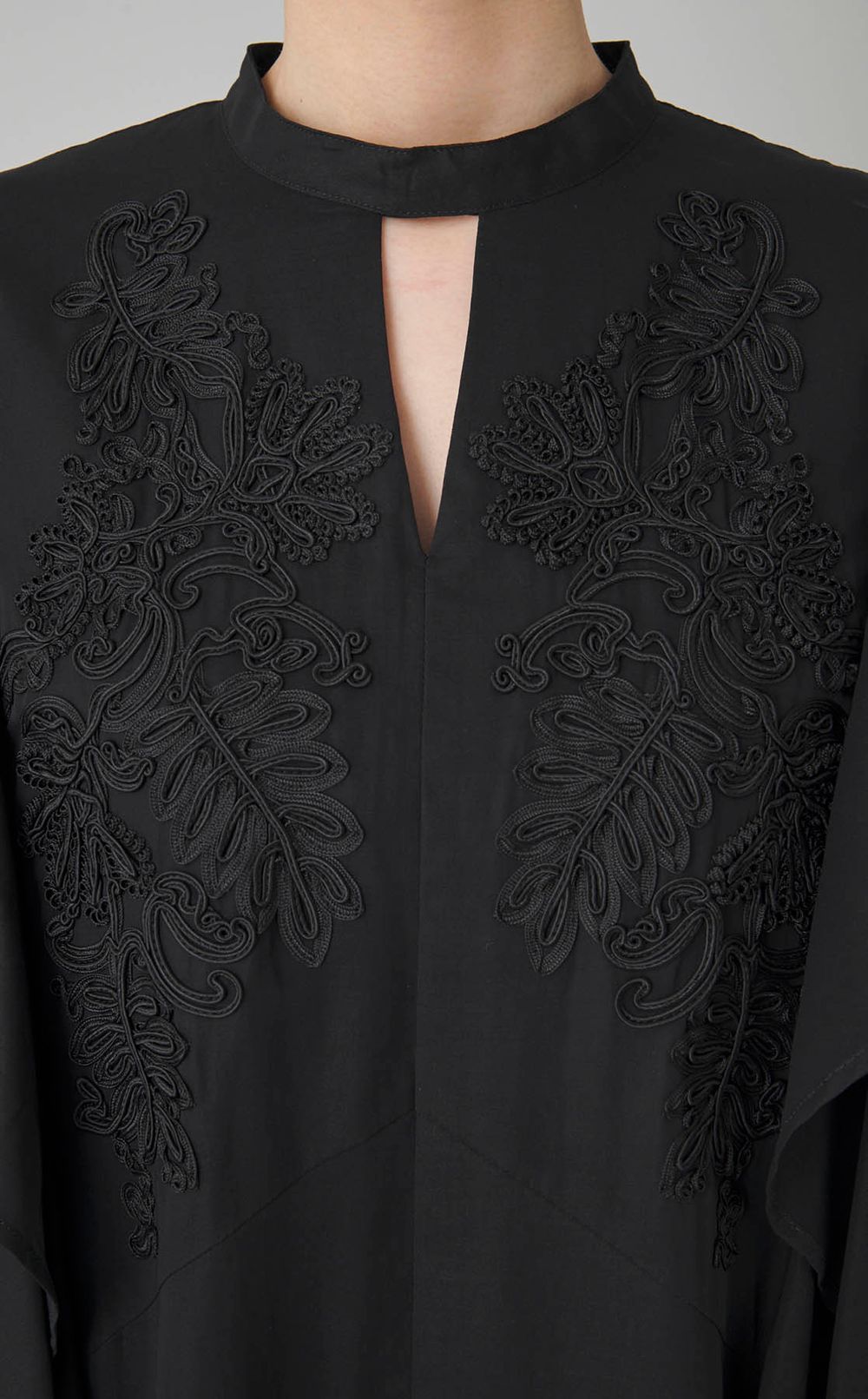 エンブロイダリーラッフルワンピース