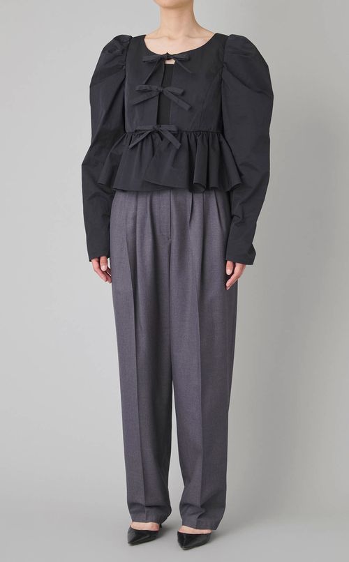 ショートぺプラムリボンブラウス