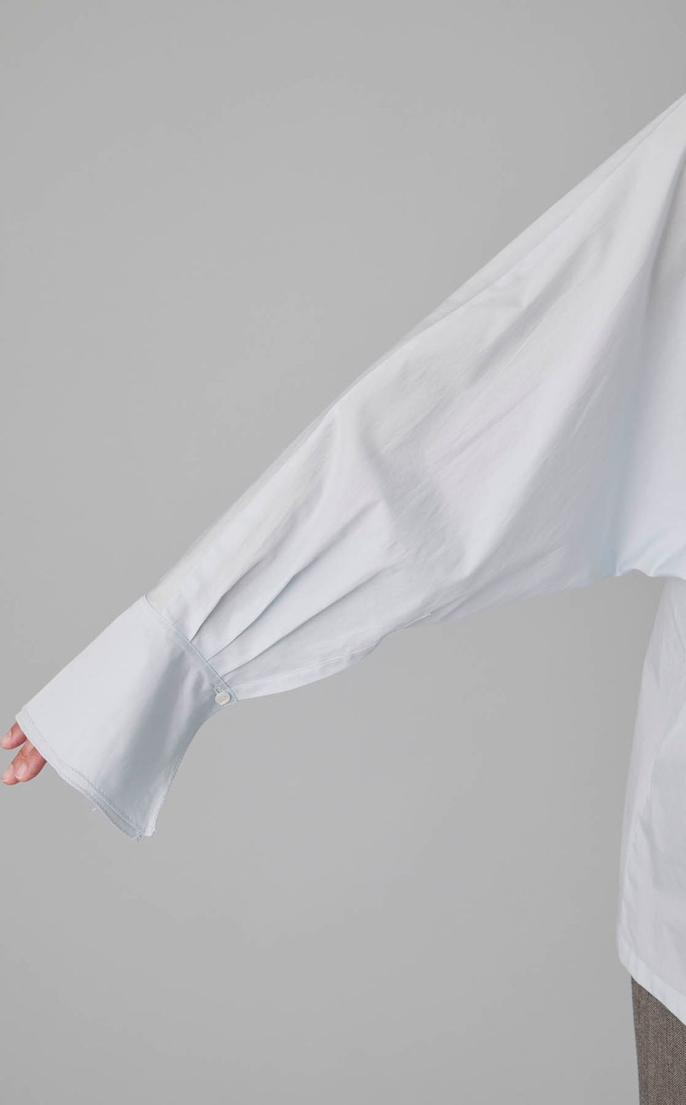 ボウタイリボンブラウス