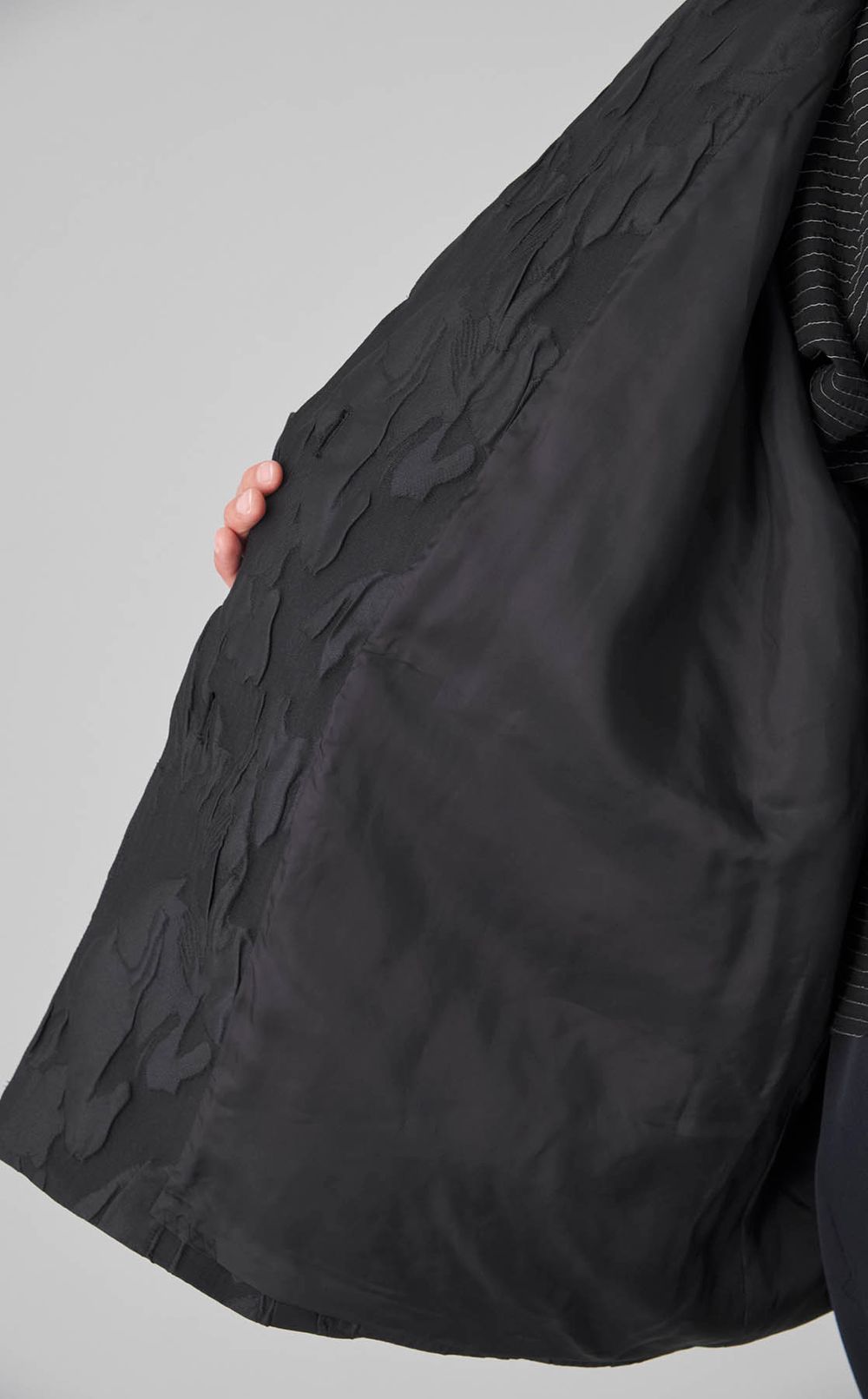 ドルマンスリーブジャガードコート