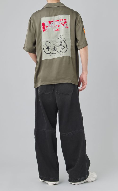 グラフィックショートスリーブシャツ