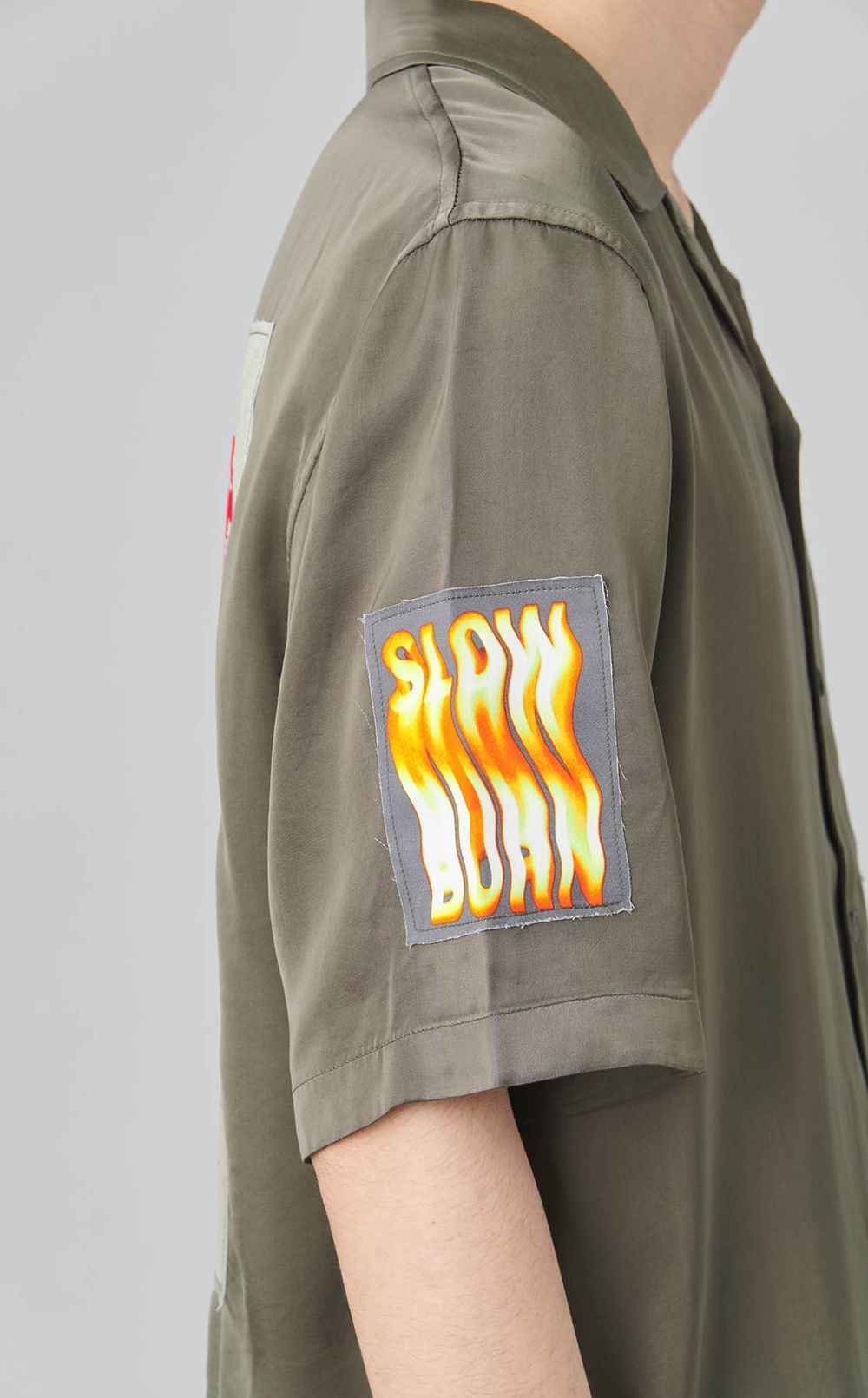 グラフィックショートスリーブシャツ