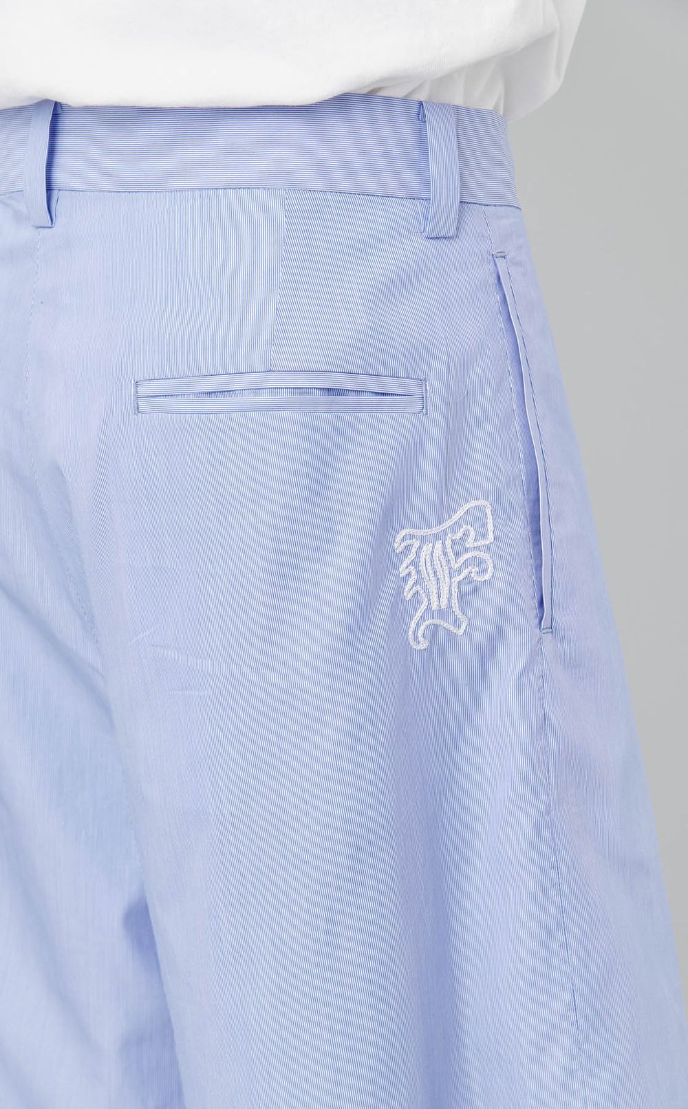 ピンストライプクロップドパンツ