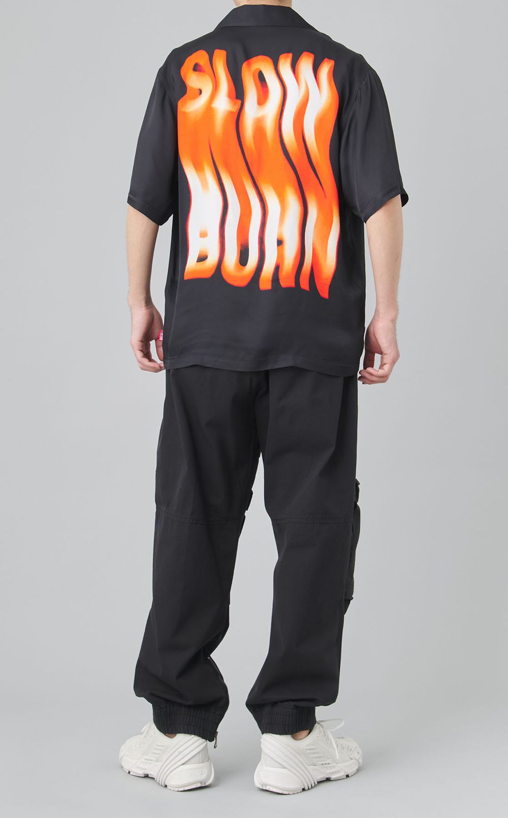 グラフィックショートスリーブシャツ