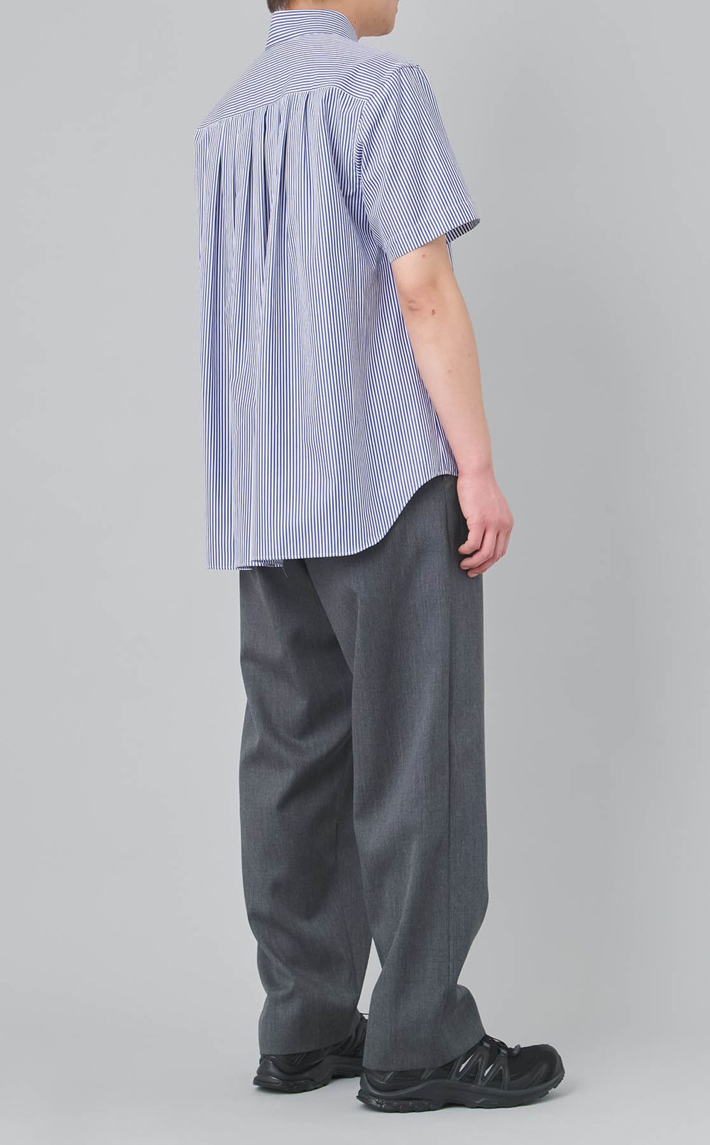 バックプリーツストライプシャツ