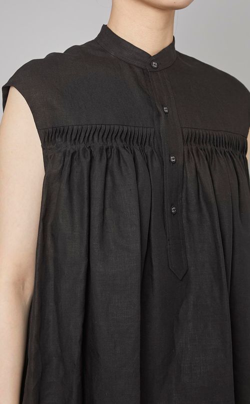 リネンピンタックスリーブレスシャツ