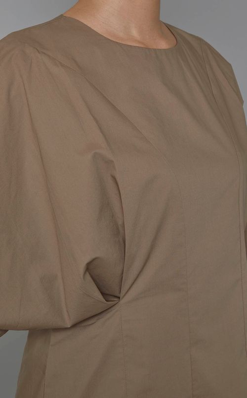 クルーネックバルーンスリーブブラウス