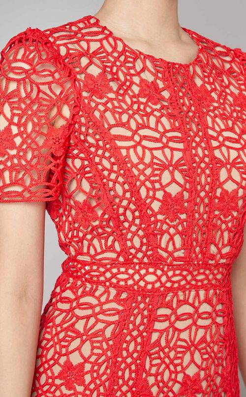 コードレスパフスリーブドレス