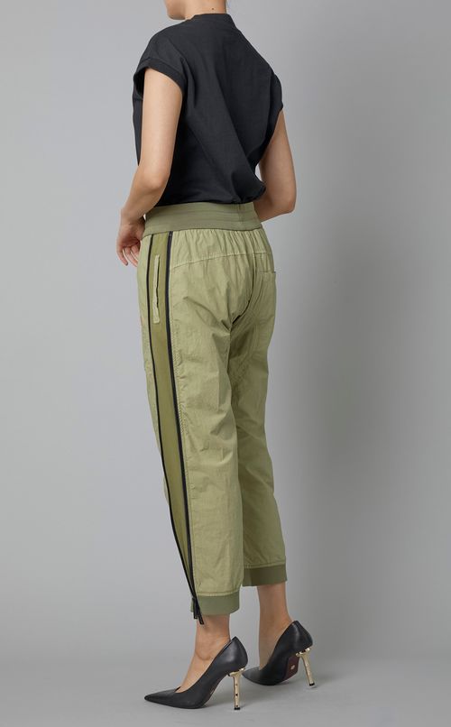 ナイロンジョガーパンツ