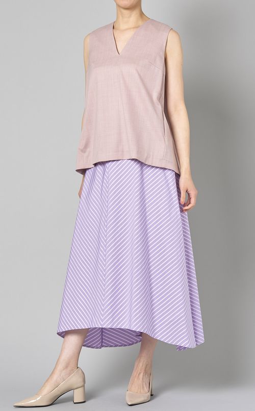 Vネックバックタックブラウス