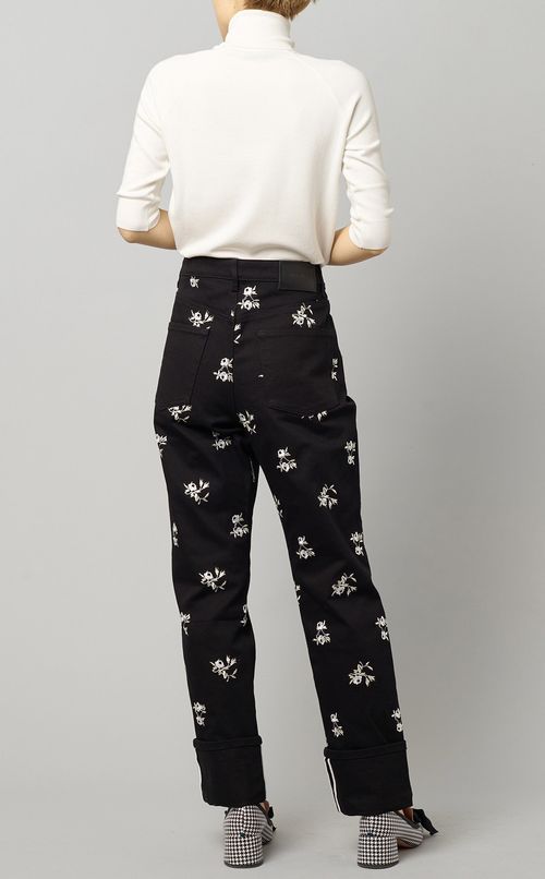 フラワー刺繍ストレートデニムパンツ
