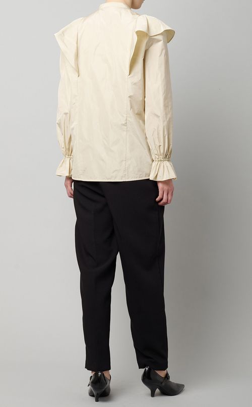 タフタラッフルブラウス