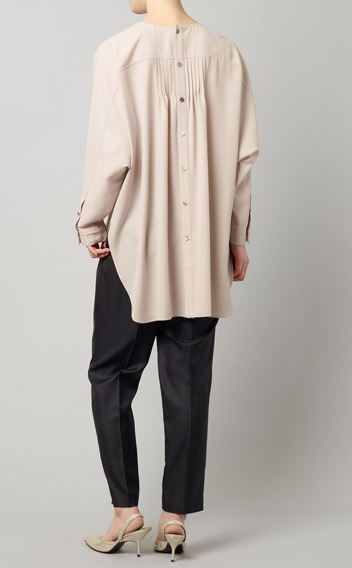 バックデザインブラウス