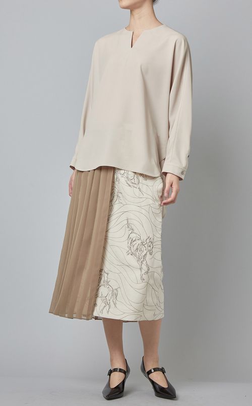 バックデザインブラウス