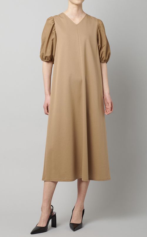 パフスリーブフレアワンピース