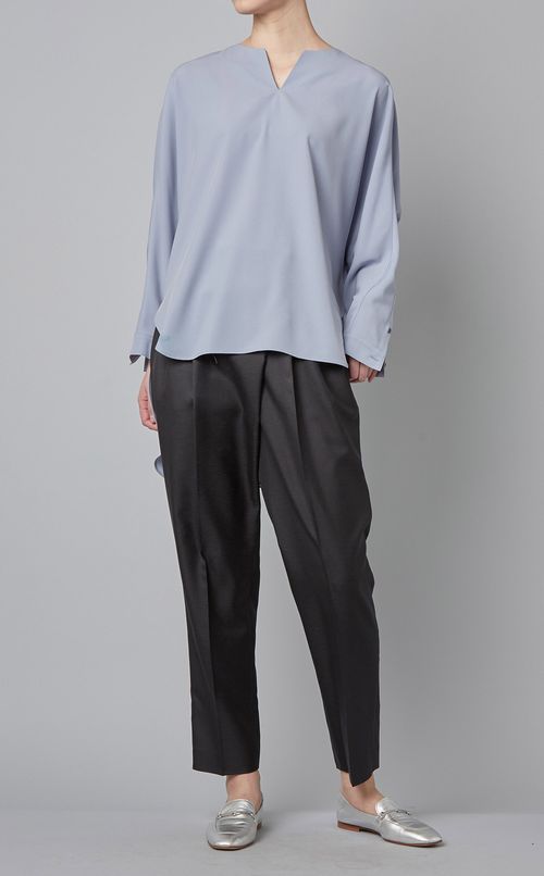 バックデザインブラウス