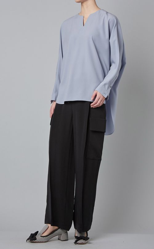 バックデザインブラウス