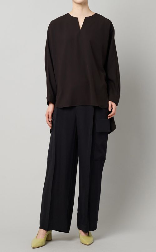 バックデザインブラウス