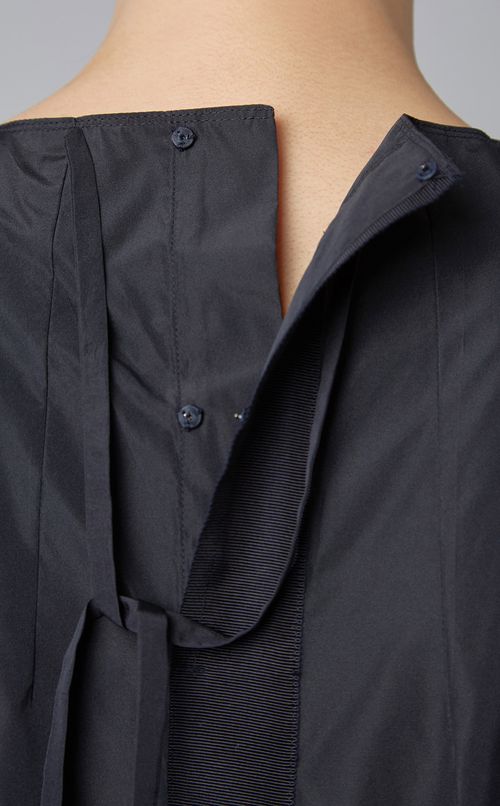 ボリュームスリーブスリットワンピース